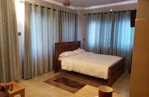 Central Province Bed & Breakfast | Cozy, spacious studio 100metres from Meru-maua highway. Only 3km from town.