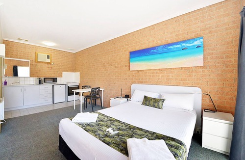 Cranbourne Hotel | Cranbourne Motor Inn
