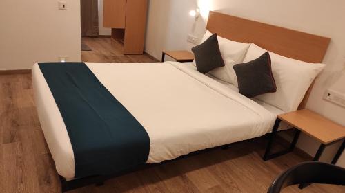 Thoraipakkam Hotel | Crayons Hotel