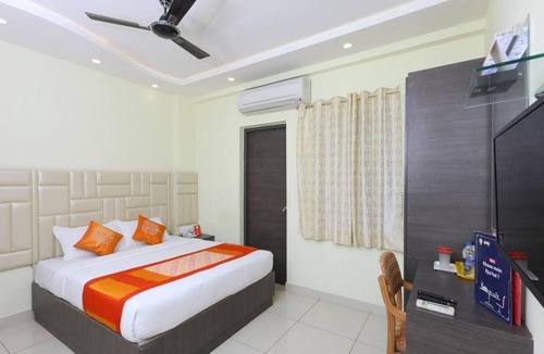 Palavakkam Hotel | Crazy Homes stay-Palavakkam,Chennai