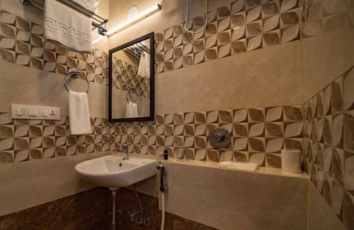Lake Pichola Hotel | Crimson Park Residency & Spa