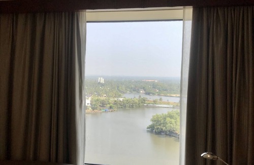 Maradu Hotel | Crowne Plaza Kochi by IHG