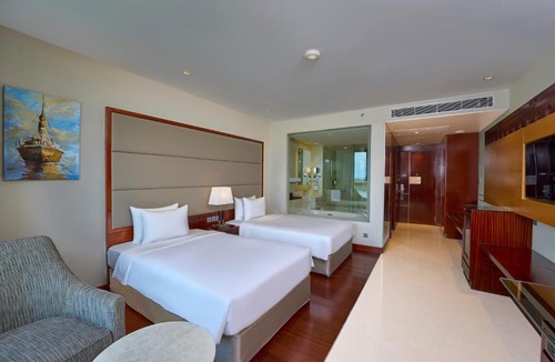 Maradu Hotel | Crowne Plaza Kochi by IHG