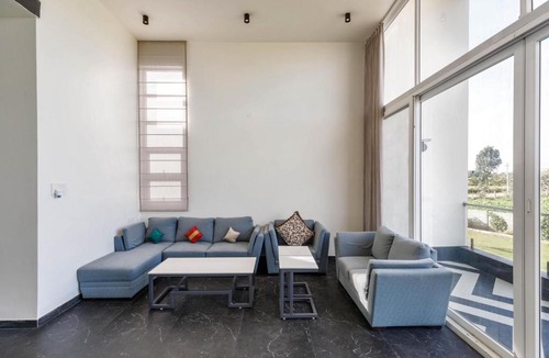 Doddaballapur Apartment | Crystal Blue Villa by StayJadePrivatePoolVegFood