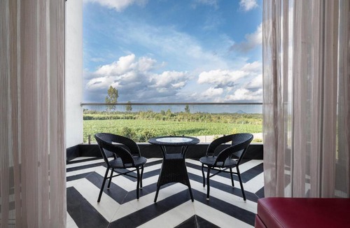 Doddaballapur Apartment | Crystal Blue Villa by StayJadePrivatePoolVegFood