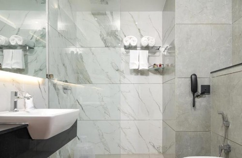 Vadakara Hotel | Crystal Suites