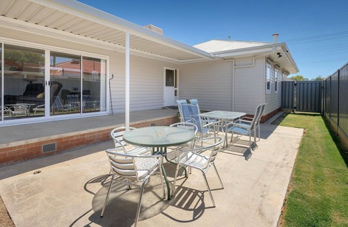 Wodonga House | Cute Cummings St Cottage - Gorgeous renovated three bedroom cottage in Wodonga