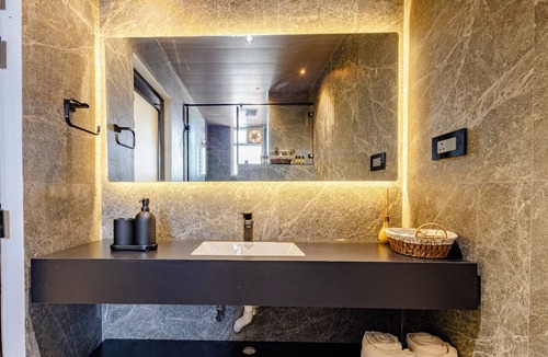 Kottapeta Hotel | CVR'S HOTEL GLASS BIRD