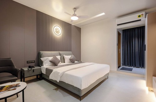 Kottapeta Hotel | CVR'S HOTEL GLASS BIRD