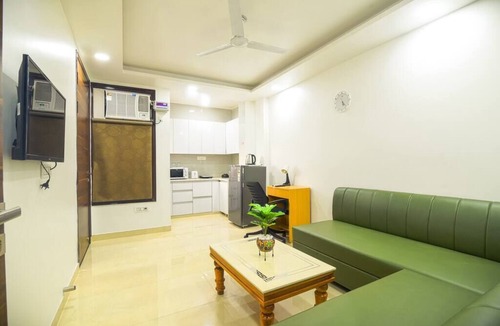 Gurugram Apartment | Cyber retreat 1Bhk with Gym and balcony
