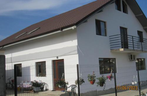 Corbu House | Dă-i pace mai