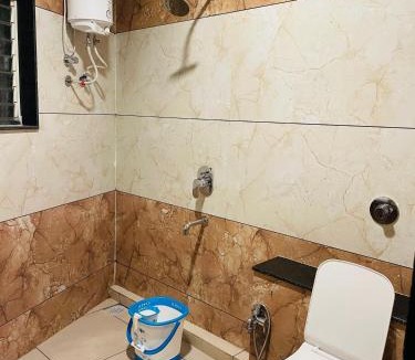 Kagal Hotel | D N J Lodging & Restaurant, Mudhal Titta, Admapur