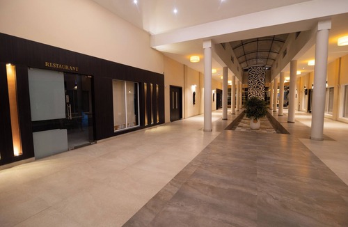 Erode Hotel | D'WAYFARER INN Resort