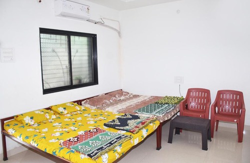 Akalkot House | Daneshwari Bhakt Niwas