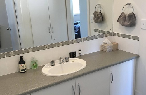 Caurnamont House | Daydreamer Double storey holiday home boasts is perfect for river holidays.