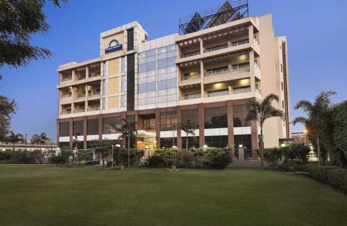Shahjahanpur Hotel | Days Hotel By Wyndham Neemrana