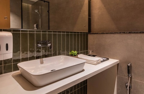 Brookefield Hotel | De Venetian by TGI