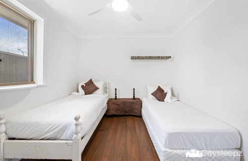 Dean Park Apartment | Dean Park 2-Bed Unit
