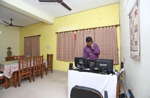 Sector 1 Hotel | Deb's Guest house