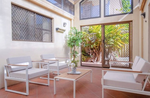 Robertson House | Decorated with love! 4BD Family House w/Pool