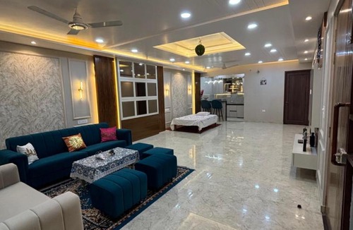 Mahmoorganj House | DeeHa Niwas Luxe -Modern Luxury 1BHK in City Centre