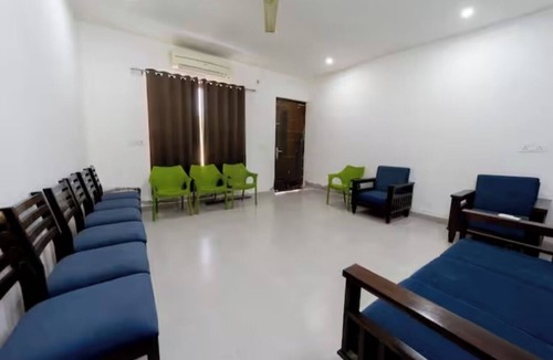 Jaipur House | Delightful 4-bedroom farmhouse with AC in charming Teelawas
