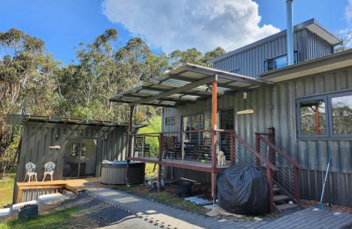 Hartley House | Delightful Container House with Views