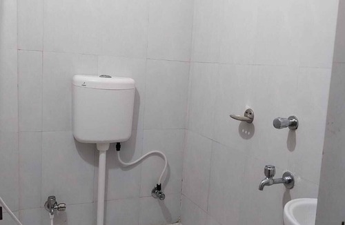 Puri Apartment | Delux Bedroom with AC, Walkable Distance from Puri Bus stand and Railway Station