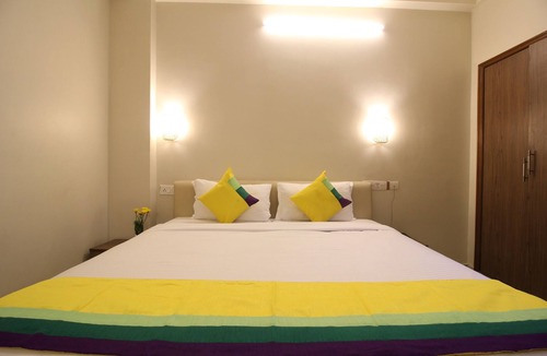 Salt Lake Bed & Breakfast | Deluxe AC Room at Anamitra Guest House #1