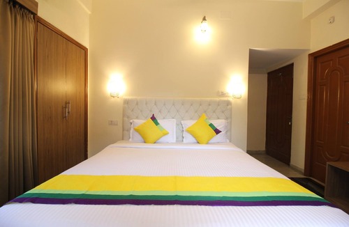 Salt Lake Bed & Breakfast | Deluxe AC Room w/Balcony at Anamitra Guest House #1