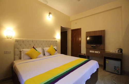 Salt Lake Bed & Breakfast | Deluxe AC Room w/Balcony at Anamitra Guest House #1