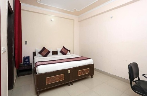 Mahipalpur Hotel | Deluxe Double Room -2 Adults + 1 Child - Hotel Ramida Suites At Delhi Airport