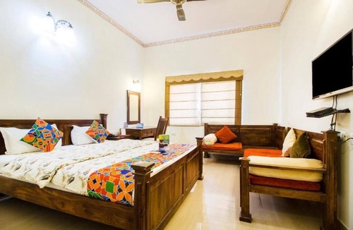 Jagatpura Hotel | Deluxe Double Room #3/W breakfast