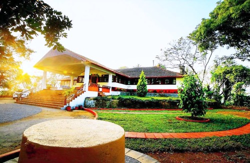 Kottappadi part Cabin | Deluxe Double Room In British Bungalow