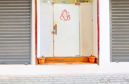 Sector 45 House | Deluxe Hotel O by OYO Sector 45 Manyavar