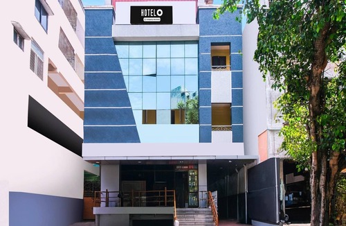 Dabagardens House | Deluxe Hotel Sree Residency