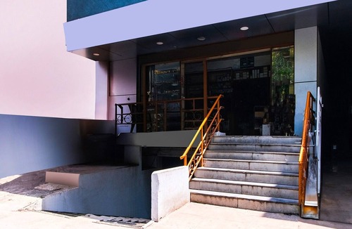 Dabagardens House | Deluxe Hotel Sree Residency