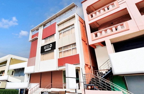 MVP Colony House | Deluxe Lotus Park Hotel