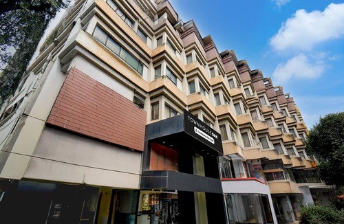 Pune House | Deluxe Popular Hotel