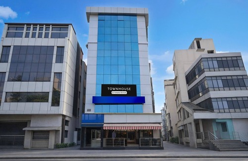 Bangalore City Center House | Deluxe Richmond MG Metrrichmond