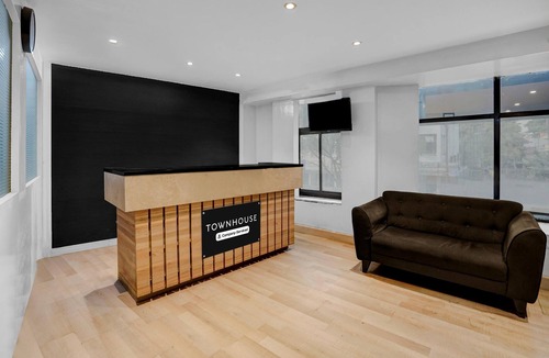 Bangalore City Center House | Deluxe Richmond MG Metrrichmond