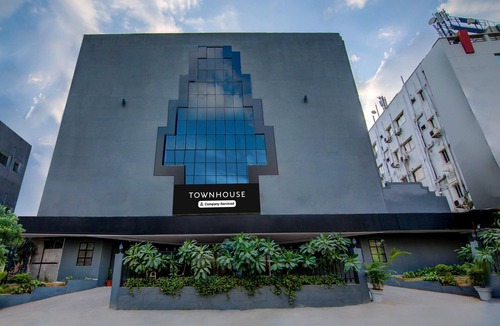 Lakdi Ka Pul House | Deluxe Super Townhouse Lakdikapul
