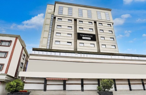 Anand House | Deluxe Townhouse Anand Hotel The Maison