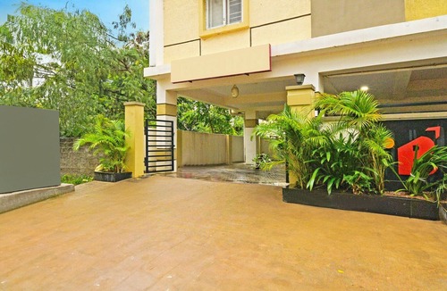Kondapur House | Deluxe with Twin BedRrr Inn