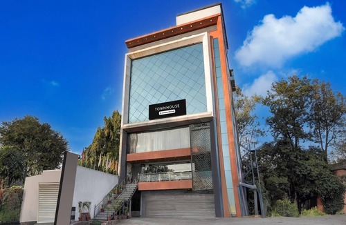 Dehradun House | Deluxe With Twin Bedrispana Pul Haridwar