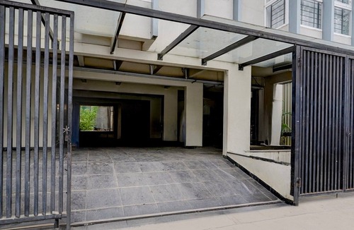 Gandhi Nagar House | Deluxehotel Gurudev Residency