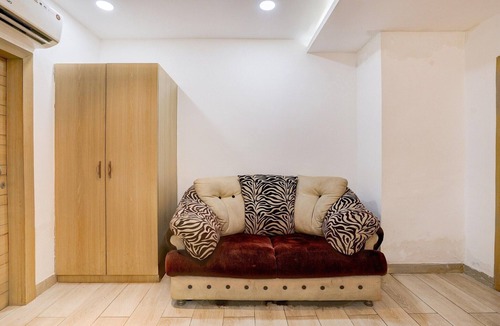 Mohali House | DeluxeHotel Hm Crystal