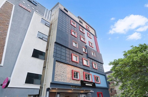 Gachibowli House | DeluxeSri Balaji Luxury rooms