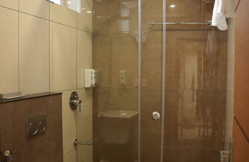 Thalassery Hotel | Denz Paradise