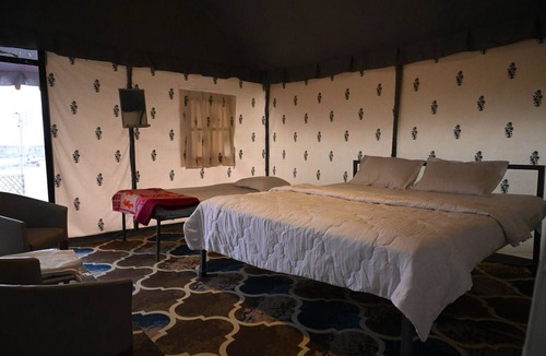 Bhuj Hotel | DESERT INN CAMP